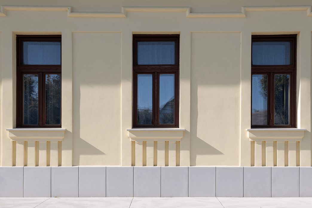 Dekorbeton a kertben - modern kültéri terek padoktól a térburkolatokig